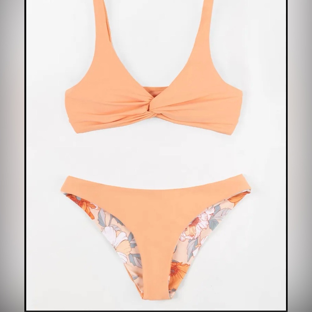 Cupshe Romantic Flower Twist-Front Bralette and Hipster Bikini